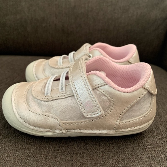 Stride Rite Soft Motion Baby and Toddler Girls Jazzy Casual Sneaker - Picture 1 of 7